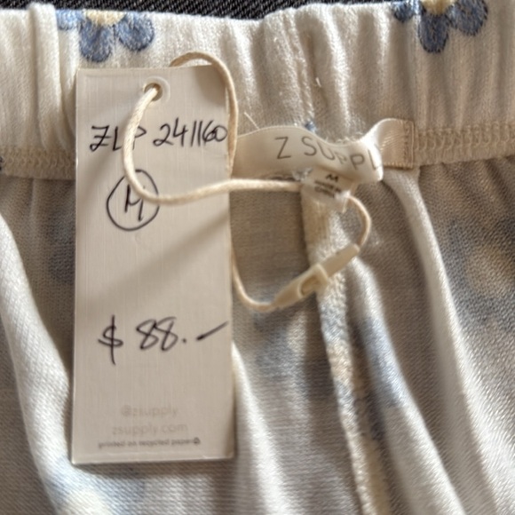 Z Supply | ‘ My Bed is My Happy Place’ Lounge Pajama Set - Picture 13 of 14